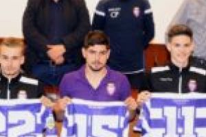 Încă trei fotbalişti prezentaţi oficial la ASU Politehnica înainte de meciul cu U Cluj. Trei juniori au semnat contracte de profesionişti
