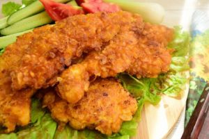 PIEPT DE PUI ÎN CRUSTĂ DE FULGI DE PORUMB