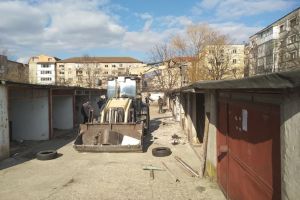 Demolări în forţă pe… probabil strada cu cele mai multe garaje din Timişoara