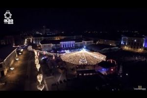 Din 1 decembrie 2017, Piaţa Cetăţii din Alba Iulia se transformă din nou în ”Parcul sărbătorilor de iarnă”. Consiliul local va aproba taxele pe care le vor plăti comercianţii în acest spaţiu