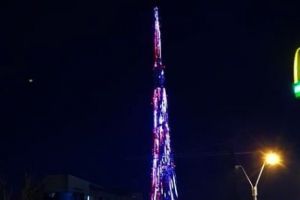 Mărţişor de 200 de metri. Antena STS, luminată în alb şi roşu