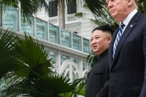 După ce i-a dat cu tifla, Kim îl cheamă înapoi pe Trump