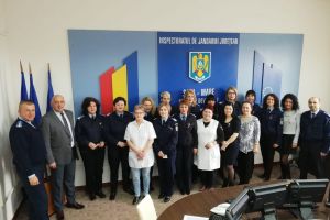 Mărţisorul jandarmilor sătmăreni a venit cu sprijinul copiilor din cadrul Centrului Sfânta Tatiana