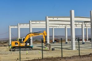 Primăria Ştei, la concurenţă cu Judeţul: Şi-a făcut Parc Industrial şi a adus deja o firmă cu un proiect pe fonduri UE