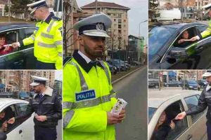 FOTO, VIDEO: Surpriză pentru şoferiţe. Poliţiştii albaiulieni au împărţit mărţişoare doamnelor şi domnişoarelor aflate în trafic