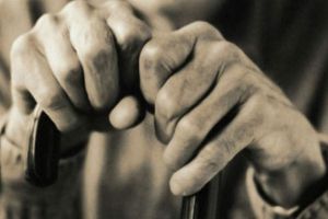 Bătrânel din Săcel, jefuit în casă de o tânără femeie din Frumoasă