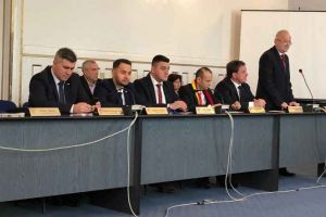 PSD Alba “sare la gâtul” CJ Alba: Fără o viziune de dezvoltare, instituţia îşi creşte în fiecare an numărul angajaţilor, afectând astfel investiţiile