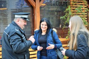 FOTO. Mărţişoare de la poliţiştii locali pentru sătmărence