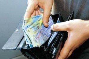 Bărbat, din Aiud, cercetat de poliţişti pentru FURT calificat. A sustras bani de la clientul unui local din oraş