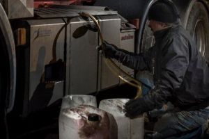 Bandă de hoţi de motorină reţinută de poliţie – Au furat sute de litri