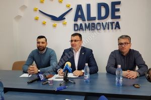 DÂMBOVIȚA: ALDE anunţă că mai mulţi consilieri aleşi pe listele PNL vor trece la formaţiunea lui Tăriceanu