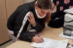 FOTO. Vis împlinit! Familia din Tătăreşti are casă nouă. Mama a semnat contractul, în numele celor 7 copii