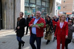 Viceprimarul Cristian Ganea, singurul politician care a oferit flori ploiestencelor de 1 Martie