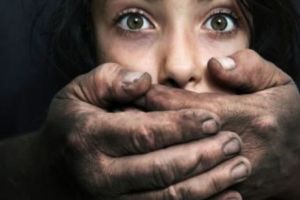 Revoltător. Un bărbat din Braşov este acuzat că şi-a abuzat fizic trei dintre nepoţi 