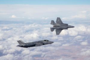 SUA: US Navy anunta ca avionul ‘invizibil’ F-35 a devenit operational pe portavioane