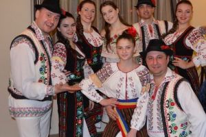 VIDEO şi FOTO: Ana Munteanu – Vocea României şi Ansamblul „Mărţişor”, la Balul Basarabenilor de la Darina Dacia