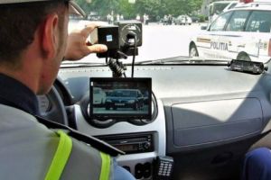 Au trecut de radar cu maşina, au ajuns acasă pe jos
