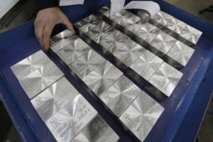 Metalul care a devenit mai preţios decât aurul. Preţul a explodat