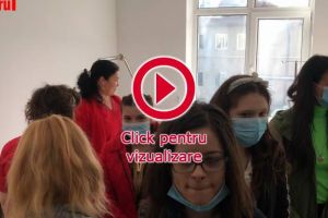 Bolnavii din spitalul municipal câmpulungean, vizitaţi în prima zi de Mărţişor de elevi ...