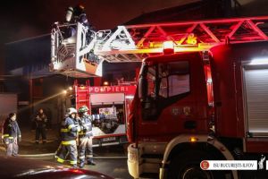 Incendiu violent in Bucuresti. O hala de depozitare afectata. Mai multe echipaje de pompieri au intervenit (galerie foto)