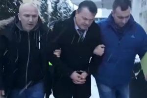 Un valcean si-a SECHESTRAT SOŢIA şi cei PATRU COPII într-o cameră ÎNTUNECATĂ!