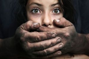 Revoltător. Un bărbat din Braşov este acuzat că şi-a abuzat fizic trei dintre nepoţi