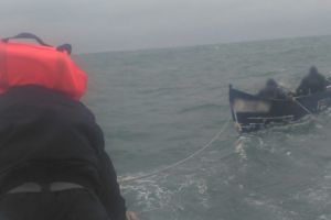 Interventie de urgenta pe Marea Neagra. Doi pescari au fost salvati de politistii de frontiera din cadrul Garzii de Coasta (galerie foto)
