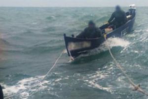 Pescari, salvaţi din furtună, de Garda de Coastă, după o defecţiune la motorul bărcii