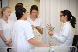 Aviz favorabil pentru proiectul care prevede ca gărzile medicilor să fie luate în calcul la pensionare