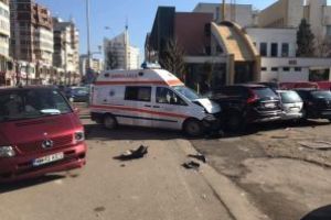 Baia Mare: Ambulanta implicata intr-un accident rutier, pe bulevardul Traian