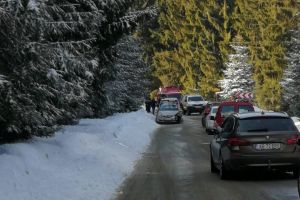 FOTO Accident aproape de Păltiniş – Cel puţin două persoane rănite (UPDATE)