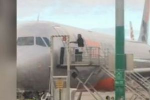 Panică la aeroport. Opt persoane au fost rănite. Zborurile au fost întrerupte