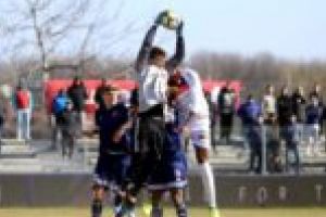 ACS Poli a scos un egal cu Luceafărul Oradea, după ce a jucat peste 30 de minute cu om în plus. Timişorenii au ratat şi un penalti