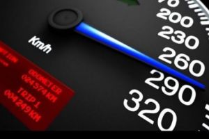 Sinucidere pe autostradă sau inconştienţă crasă?! Adolescenta a postat totul pe Facebook. Video şocant în articol