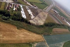 VIDEO / Situaţie absurdă pe autostrada A3 Târgu Mureş – Câmpia Turzii: O bucată de 40 de metri zace nelucrată pentru că autorităţile nu au reactualizat în timp util Acordul de Mediu