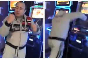 VIDEO  – Un bărbat din Vâlcea a distrus în direct un aparat de jocuri la ”păcănele”
