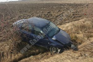 DN 61 – A ajuns cu maşina într-un şanţ