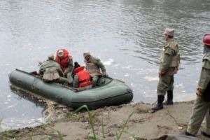 O femeie s-a aruncat în lac