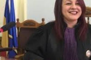 Laura Codruţa Kovesi ironizată de judecătoarea Adina Lupea. „Aşa sărim etapele de meritocraţie şi ne trezim în competiţia de procuror general al PE. Nu e corect!”