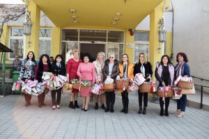 Surprize pentru batranele de la Caminul pentru Persoane Varstnice din Constanta (galerie foto)