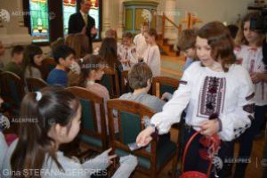 Primăvara harghiteană a prieteniei: Mărţişoare oferite de elevi români colegilor lor maghiari