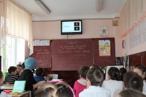 Copiii care împlinesc 6 ani până la 31 august pot fi înscrişi în învăţământul primar, începând de luni, 4 martie