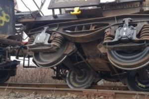 Locomotivele deraiate sâmbătă îl zboară din scaun pe directorul „somnoros” de la CFR