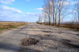 Off-road pe şosea: Dumurile Bihorului sunt „ciuruite” de gropi
