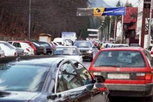 ALERTĂ. Blocaj la punctul de frontieră Nădlac. Coloana de maşini se întinde  pe opt kilometri lungime