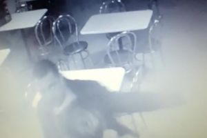Individul care a agresat o angajată a unei case de pariuri, reţinut şi apoi plasat sub ...