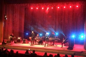 Direcţia 5 şi Alina Crişan, „prinţesa rock-and-roll”, concert „În culori”, pe ...