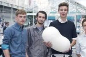 Invenţie revoluţionară. Un olandez a creat un robot pentru persoanele care suferă de insomnie. Video