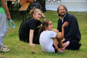 Părintele Petru Cătinean, din Topliţa are ”misiunea clară de a îngriji sufletele amărâte”