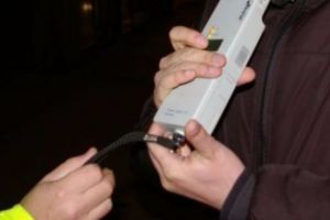 Trei dintr-omlovitură: Beat ”rangă” şi fără permis la volanul unei maşini neînmatriculate